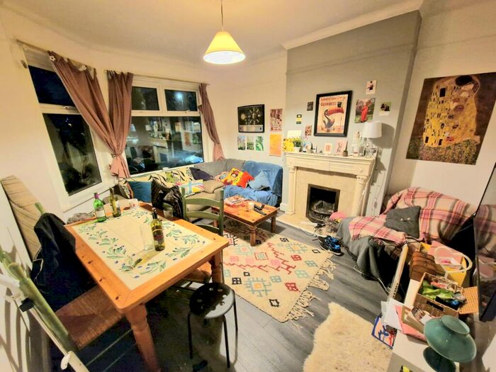 6 Bedroom Semi-Detached House To Rent In Bamford Road, Didsbury, M20