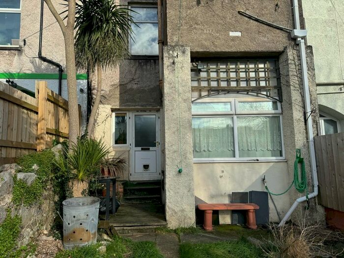 2 Bedroom Flat To Rent In Victoria Road, Torquay, TQ1
