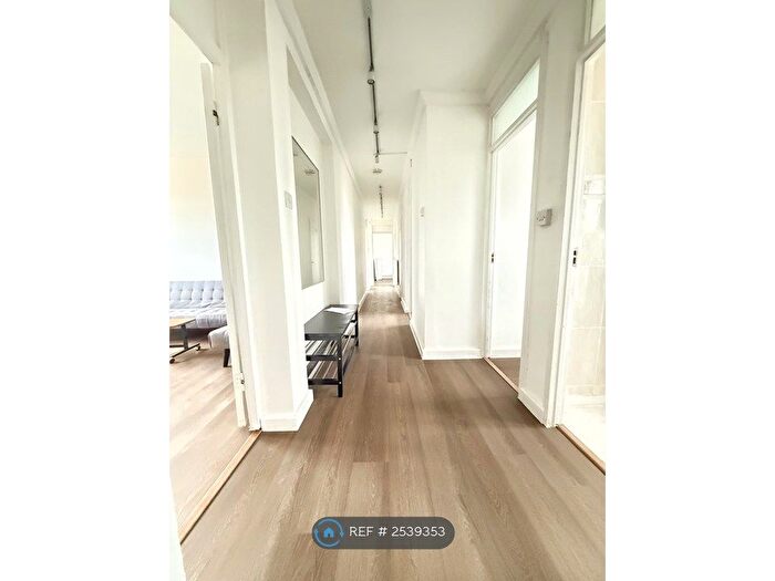 5 Bedroom Flat To Rent In Sir Alexander Road, London, W3