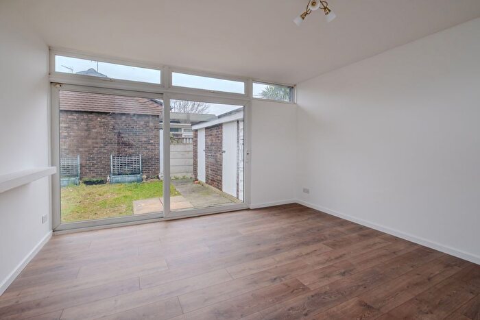 1 Bedroom Bungalow For Sale In Delawyk Crescent, London, SE24