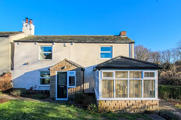 2 Bedroom Link Detached House For Sale In Grange Lane, Flockton, Wakefield, WF4