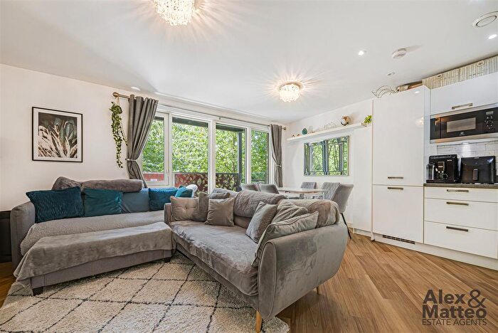 2 Bedroom Flat For Sale In Campion House, Canada Water, SE16