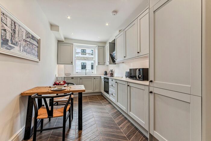 4 Bedroom Flat To Rent In Harley Street, South Marylebone, W1G