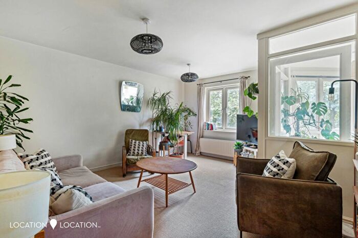 2 Bedroom Flat To Rent In Downs Road, London, E5