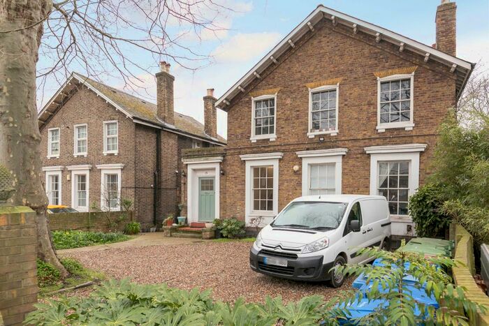 1 Bedroom Flat To Rent In Consort Road, Peckham, London, SE15