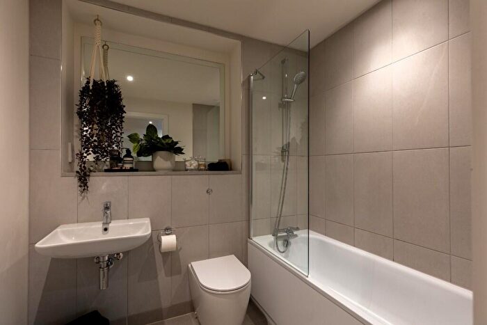 3 Bedroom Flat To Rent In Flat, Kangaroo Works, Rockingham Street, Sheffield, S1