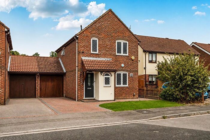 3 Bedroom Semi-Detached House To Rent In Turnstone Close, Winnersh, Wokingham, RG41