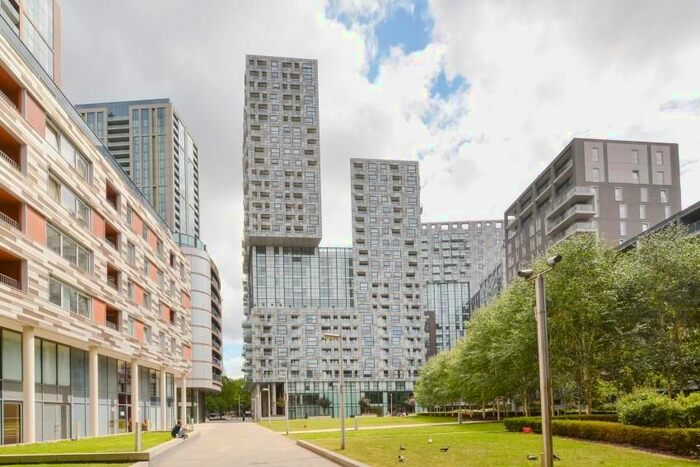 3 Bedroom Flat To Rent In Talisman Tower, Lincoln Plaza, London, E14