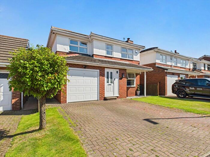 5 Bedroom Detached House For Sale In Adwalton Green, Drighlington, BD11