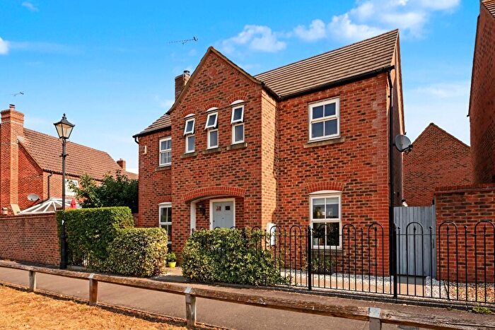 3 Bedroom Detached House For Sale In Fairford Leys, HP19