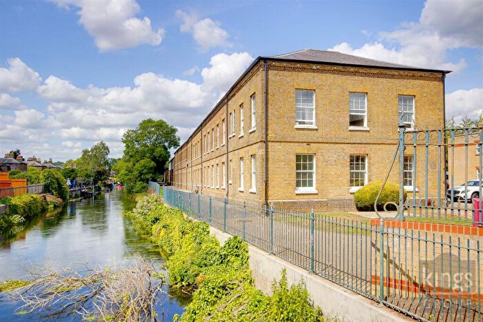 2 Bedroom Apartment For Sale In James Lee Square, Enfield, EN3