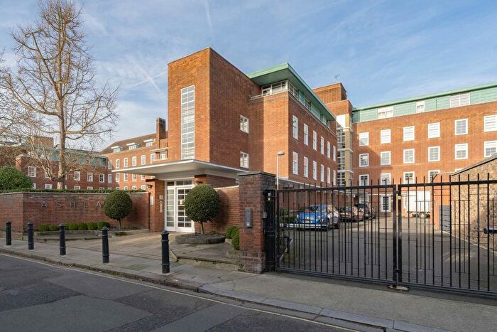 2 Bedroom Flat To Rent In Ravenscourt Gardens, London, W6