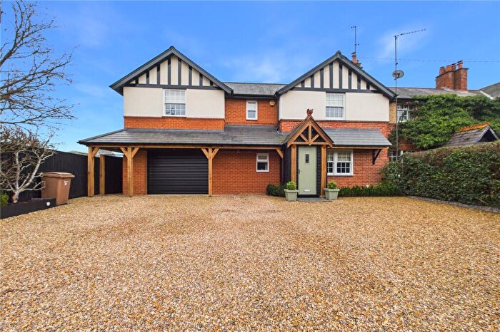 4 Bedroom House For Sale In Cutbush Lane East, Shinfield, Reading, Berkshire, RG2