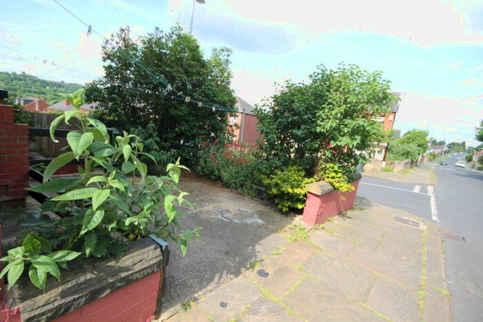 3 Bedroom End Of Terrace House To Rent In Woodside Place, LS4