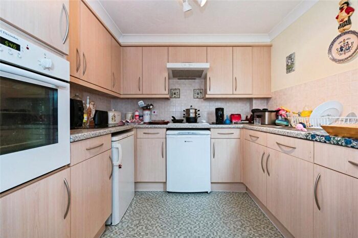 1 Bedroom Apartment For Sale In Fairholme Court, Eastleigh, SO50