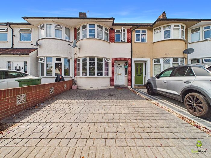 2 Bedroom Terraced House For Sale In Harlington Road, Bexleyheath, Kent, DA7