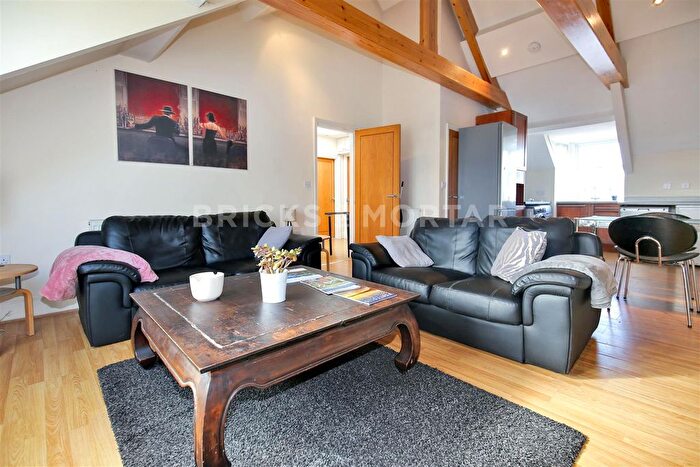 3 Bedroom Flat To Rent In Osborne Road, Jesmond, Newcastle Upon Tyne, NE2