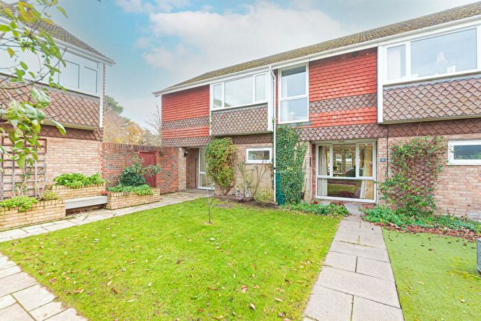 3 Bedroom End Of Terrace House To Rent In Highfield Close, Wokingham, RG40