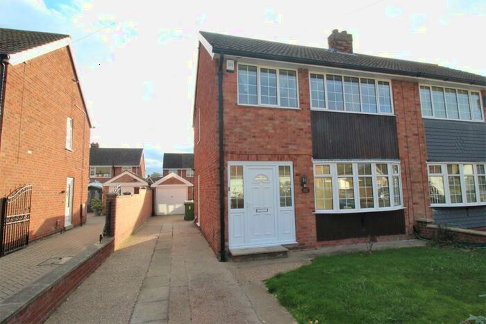 3 Bedroom Semi-Detached House To Rent In The Oval, Grimsby, Lincolnshire, DN33