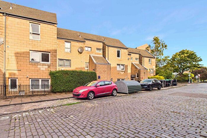 2 Bedroom Maisonette For Sale In / Bangor Road, Leith, Edinburgh, EH6