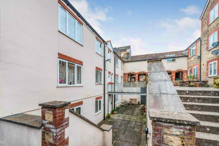 1 Bedroom Flat To Rent In Vineys Yard, Bruton, BA10