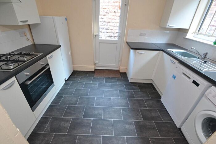 5 Bedroom Semi-Detached House To Rent In Derby Grove, Lenton, Nottingham, NG7