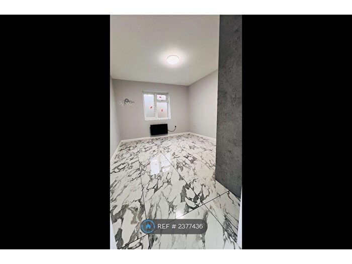 1 Bedroom Flat To Rent In Pentland Close, Reading, RG30