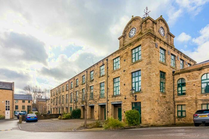 2 Bedroom Apartment To Rent In Whitehead Close Greenfield, OL3