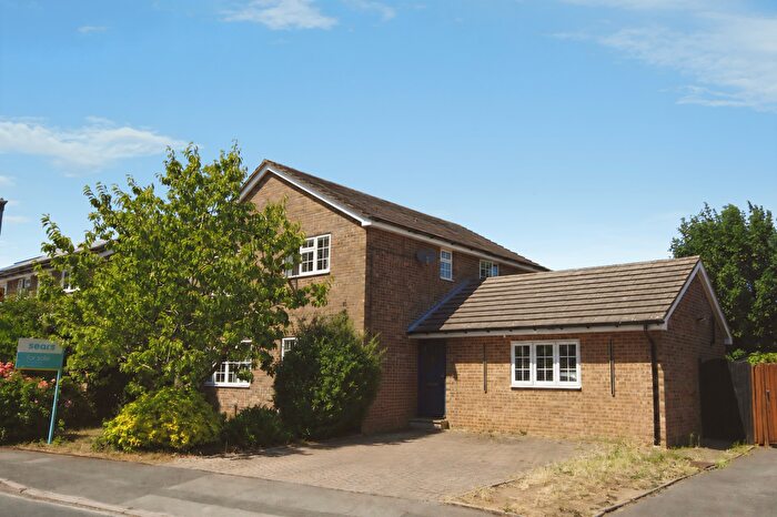 5 Bedroom Detached House For Sale In Knox Green, Binfield, RG42