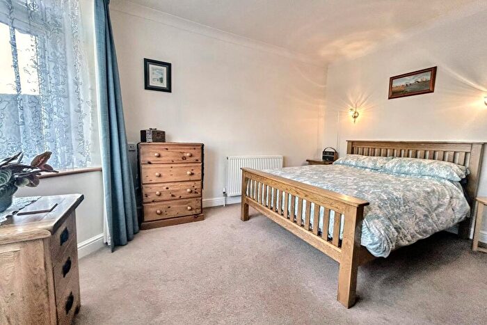 4 Bedroom Detached House For Sale In Sturminster Marshall, BH21