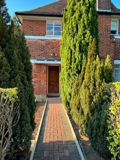 5 Bedroom Semi-Detached House To Rent In Brim Hill, London, N2