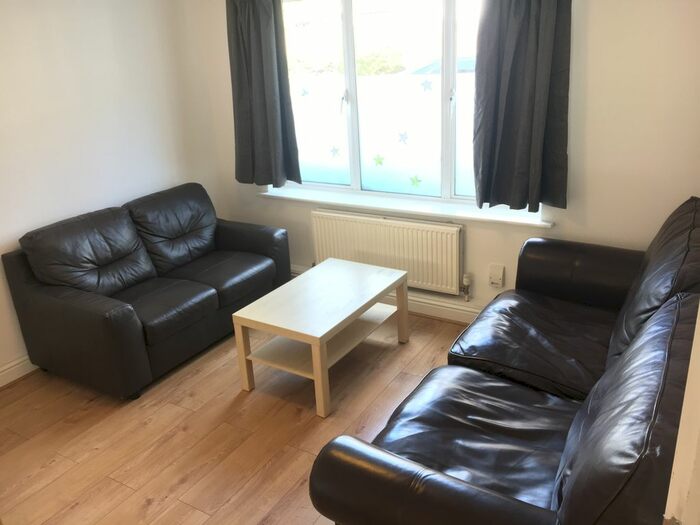 5 Bedroom Town House To Rent In Tollington Way, Freeman Court, Holloway, Islington, North London, N7