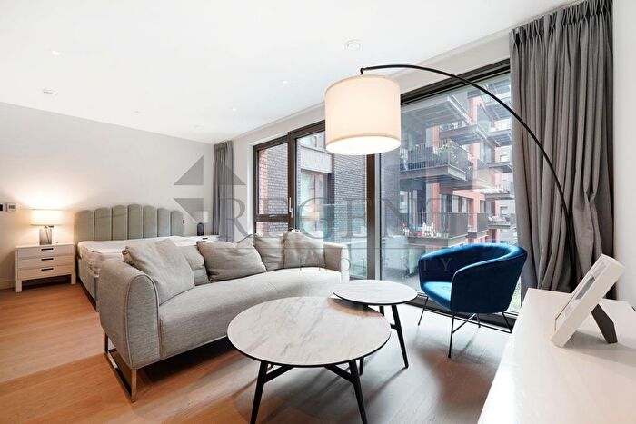 Studio To Rent In Legacy Building, Viaduct Gardens, SW11