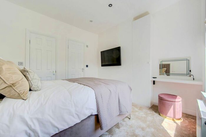 1 Bedroom Flat To Rent In New Kings Road, Parsons Green, London, SW6