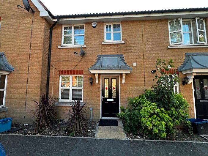 3 Bedroom Terraced House To Rent In Piper Way, Ilford, IG1