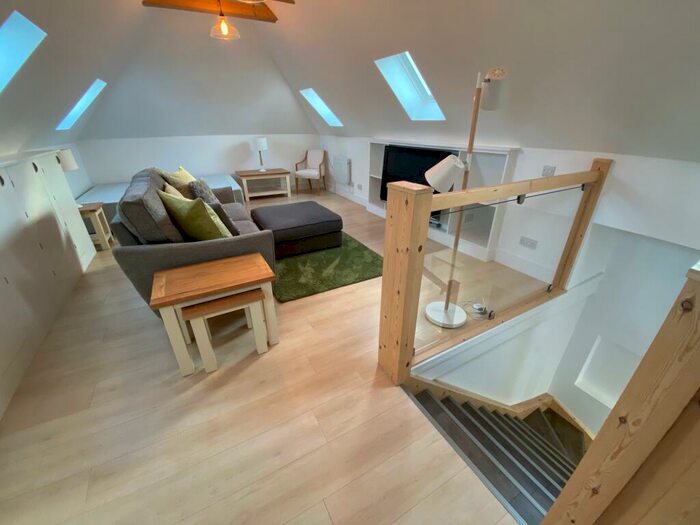 Apartment To Rent In Orchard Crescent, Old Town, SG1