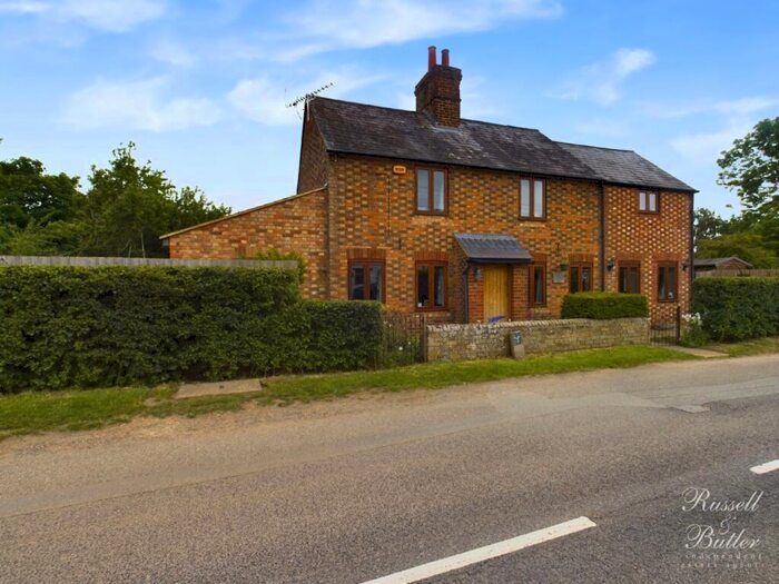 4 Bedroom Detached House For Sale In Water Stratford Road, Tingewick, MK18