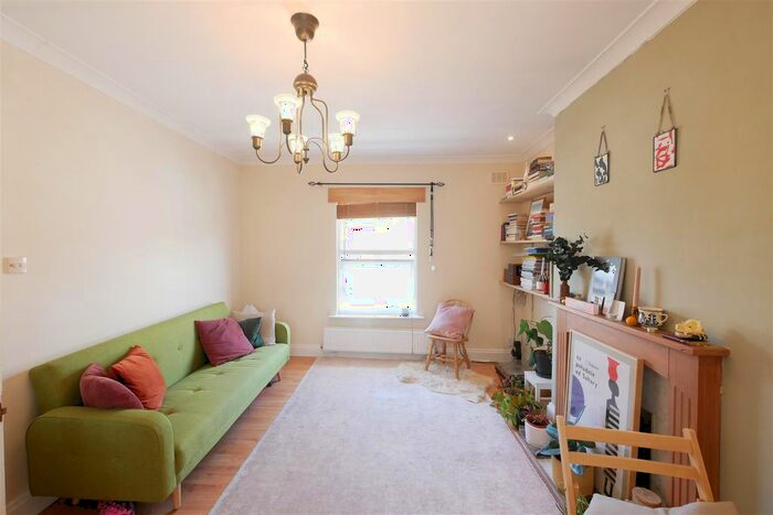 2 Bedroom Flat To Rent In Digby Crescent, London, N4