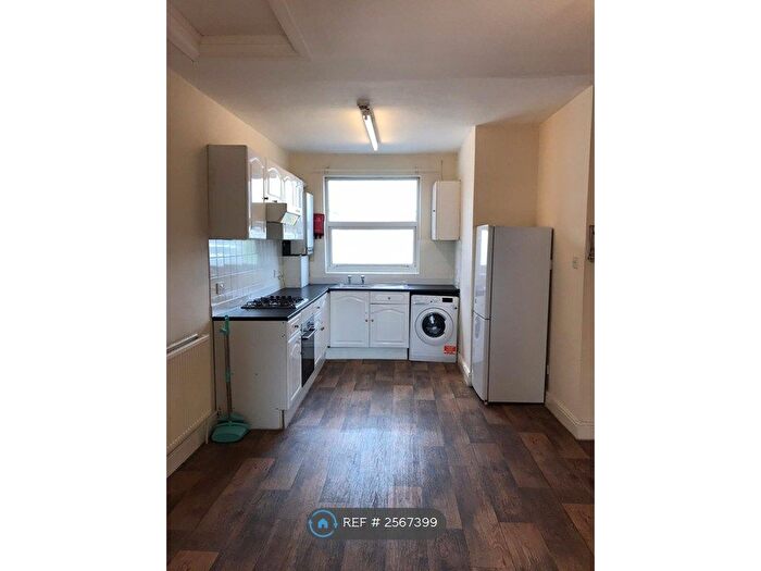 2 Bedroom Flat To Rent In Stoke Newington Road, London, N16