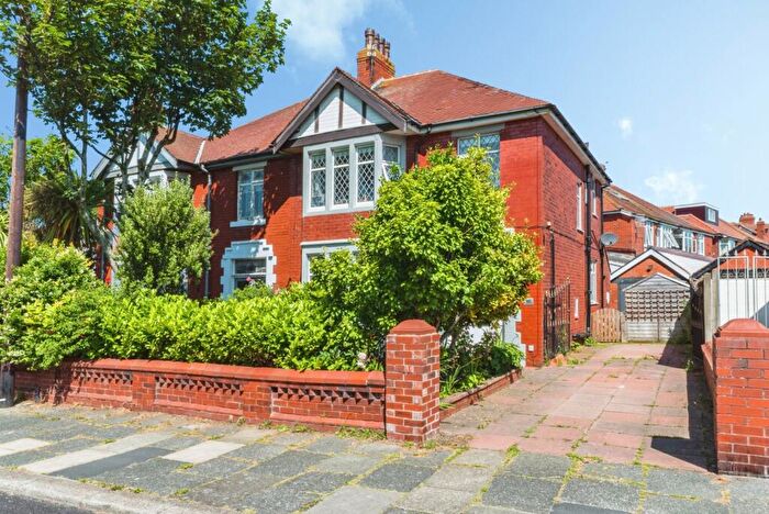 3 Bedroom Semi Detached House For Sale In Shaftesbury Avenue, Blackpool, Lancashire, FY2