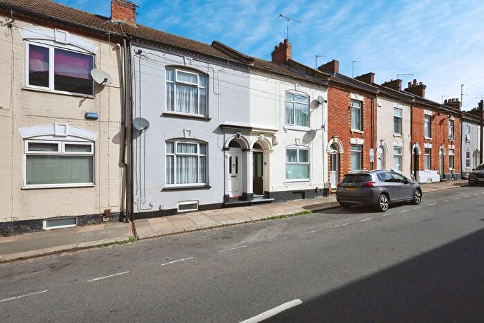 2 Bedroom Terraced House For Sale In Louise Road, Northampton, Northamptonshire, NN1