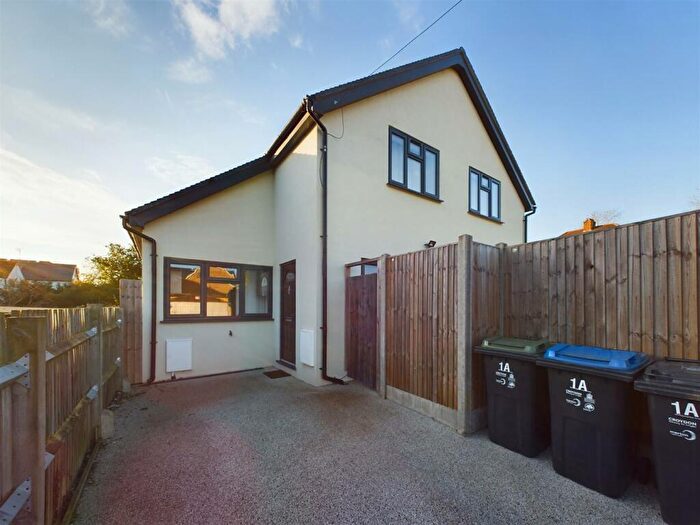 3 Bedroom Detached House To Rent In Linden Avenue, Coulsdon, CR5
