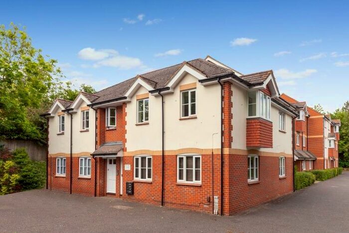 2 Bedroom Apartment To Rent In Thames Court, Abingdon, OX14