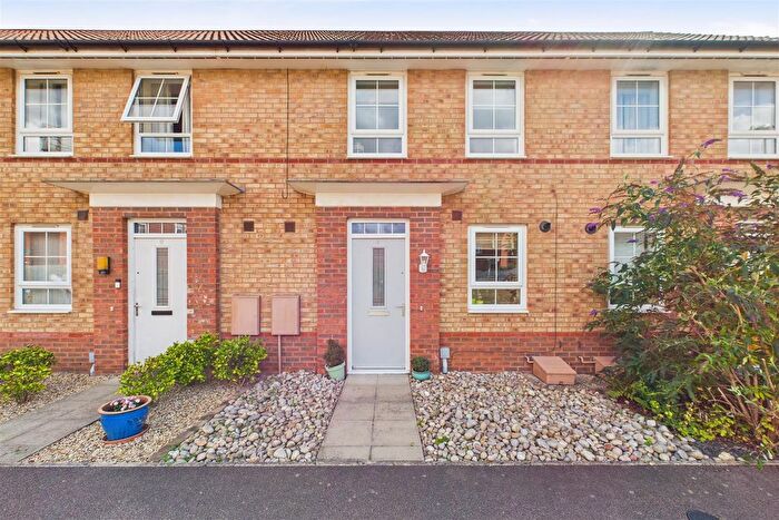 3 Bedroom Terraced House For Sale In Restfil Way, Fernwood, NG24