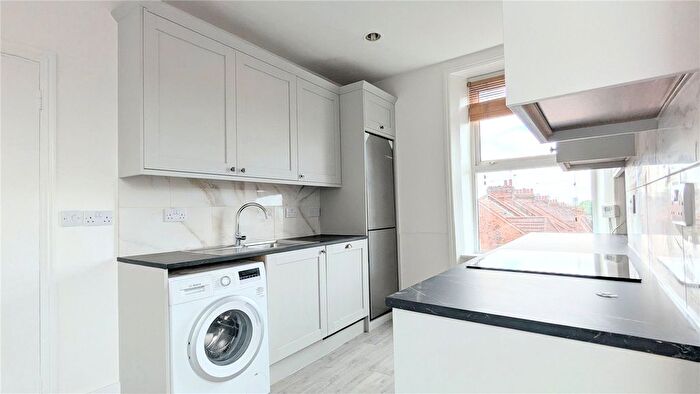 3 Bedroom Flat To Rent In Tottenham Lane, Crouch End, London, N8