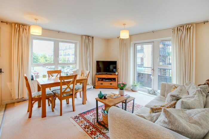 1 Bedroom Flat To Rent In Lanadron Close, Isleworth, TW7