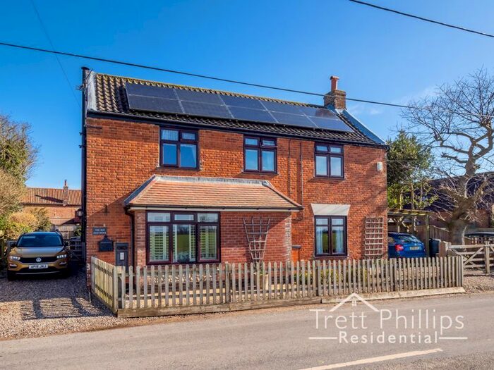 3 Bedroom Property For Sale In Whimpwell Green, Happisburgh, Norwich, NR12