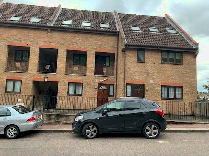 1 Bedroom Flat To Rent In Merrimans View, Upper Luton Road, Chatham, Kent, ME5