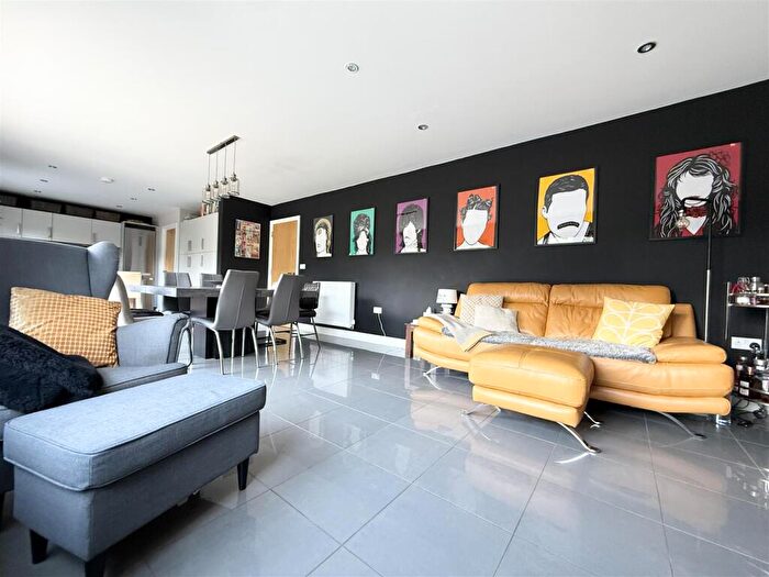 5 Bedroom Detached House For Sale In Henson Close, Whetstone, LE8