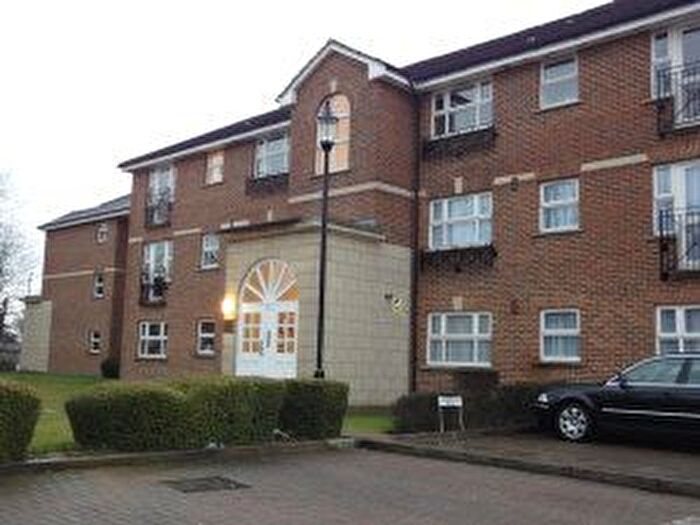 2 Bedroom Flat To Rent In Bunns Lane, Mill Hill, London, NW7